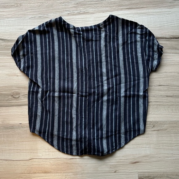 Universal Thread Goods Co Tie Hem Top - Size XS - Picture 2 of 5